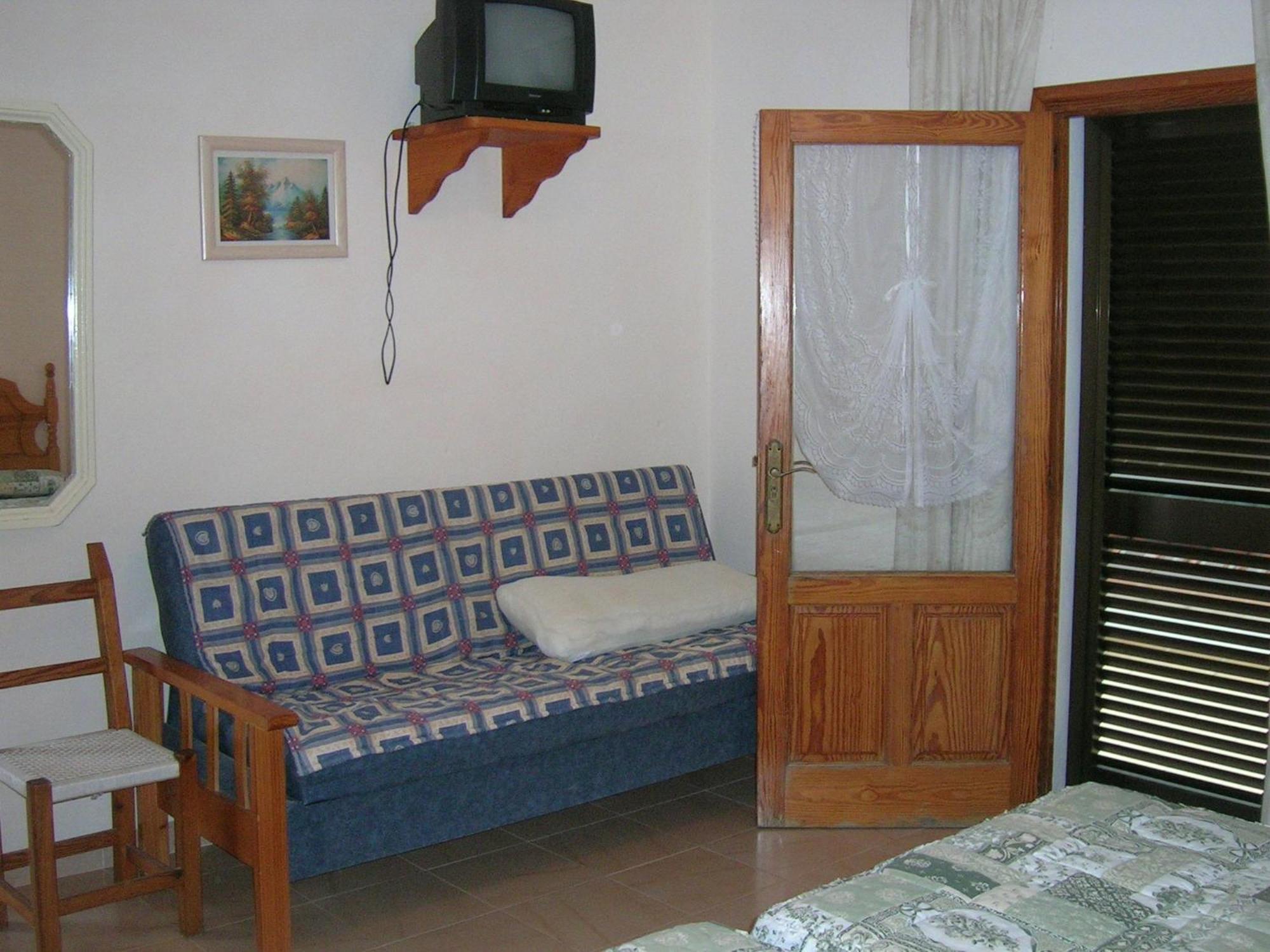Pension Las Tres Golondrinas Es Figueral Экстерьер фото